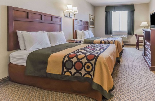 Alvarado Hotel | Super 8 by Wyndham Alvarado