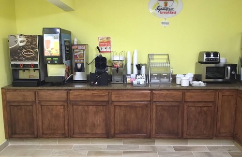 Anamosa Hotel | Super 8 by Wyndham Anamosa IA