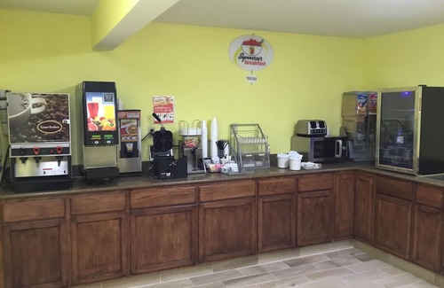Anamosa Hotel | Super 8 by Wyndham Anamosa IA