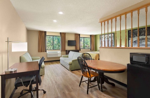 Ankeny Hotel | Super 8 by Wyndham Ankeny/Des Moines Area