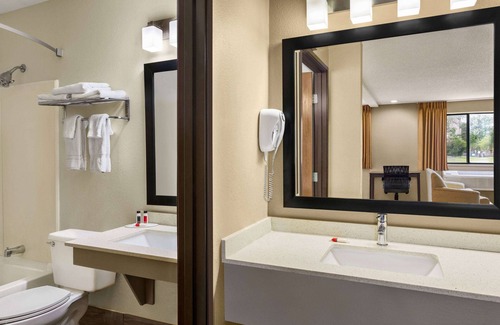 Ankeny Hotel | Super 8 by Wyndham Ankeny/Des Moines Area