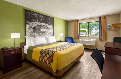 Ankeny Hotel | Super 8 by Wyndham Ankeny/Des Moines Area