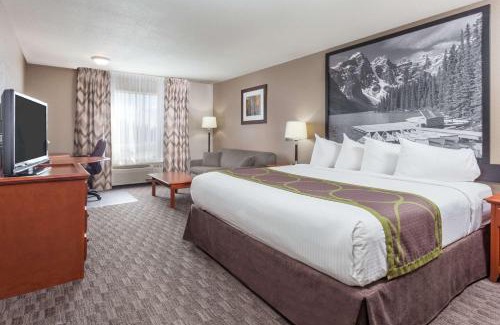 Athabasca Hotel | Super 8 by Wyndham Athabasca AB