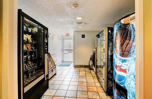 Aurora Hotel | Super 8 by Wyndham Aurora East
