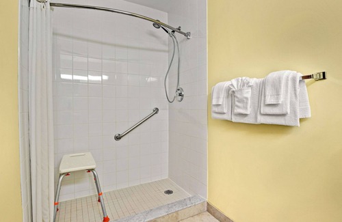 Barrie Hotel | Super 8 by Wyndham Barrie South
