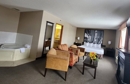 Barrie Hotel | Super 8 by Wyndham Barrie South