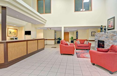 Barrie Hotel | Super 8 by Wyndham Barrie South