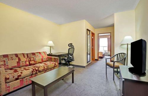 Barrie Hotel | Super 8 by Wyndham Barrie South