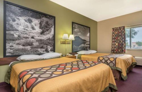 Beresford Hotel | Super 8 by Wyndham Beresford