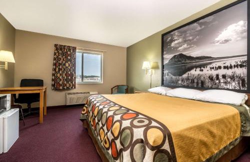 Beresford Hotel | Super 8 by Wyndham Beresford