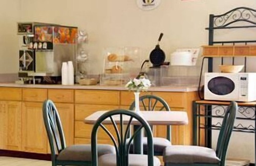 Beresford Hotel | Super 8 by Wyndham Beresford