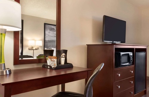 Bethany Hotel | Super 8 by Wyndham Bethany MO