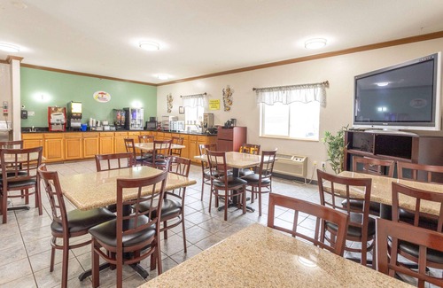 Big Rapids Hotel | Super 8 by Wyndham Big Rapids
