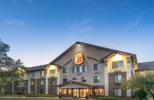 East Bloomington Hotel | Super 8 by Wyndham Bloomington/Airport