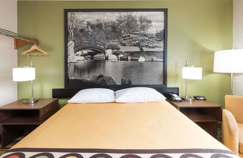 Bloomington Hotel | Super 8 by Wyndham Bloomington/Normal