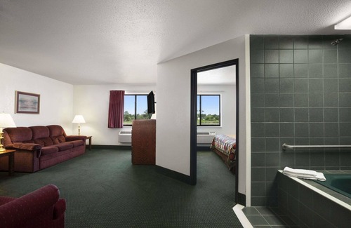 Bowling Green Hotel | Super 8 by Wyndham Bowling Green