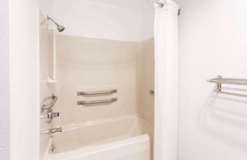 Bourbonnais Hotel | Super 8 by Wyndham Bourbonnais/Kankakee Area