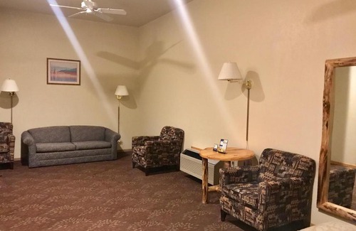 Mackinaw City Hotel | Super 8 by Wyndham Bridgeview of Mackinaw City
