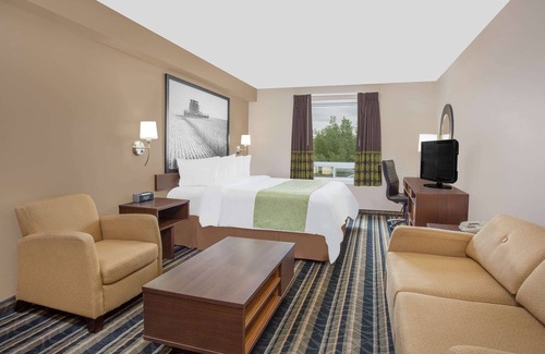 Brandon Hotel | Super 8 by Wyndham Brandon MB