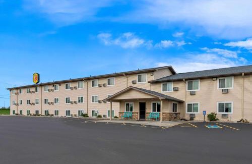 Council Bluffs Hotel | Super 8 by Wyndham Council Bluffs IA Omaha NE Area
