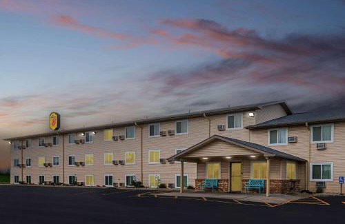 Council Bluffs Hotel | Super 8 by Wyndham Council Bluffs IA Omaha NE Area
