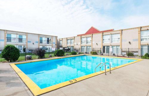 Cambridge Hotel | Super 8 by Wyndham Cambridge/Kitchener/Waterloo Area