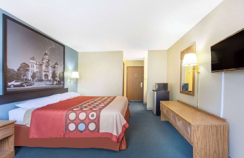 Carthage Hotel | Super 8 by Wyndham Carthage