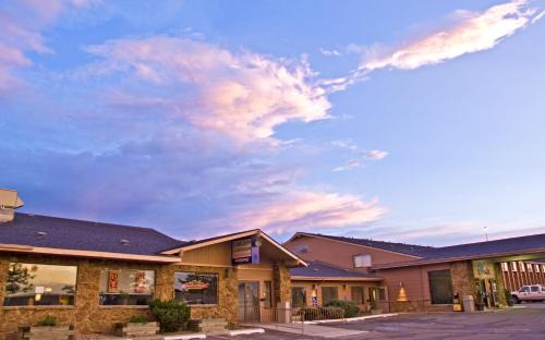 Evansville Cabin | Super 8 by Wyndham Casper East/Evansville
