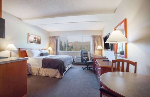 Castlegar Hotel | Super 8 by Wyndham Castlegar BC