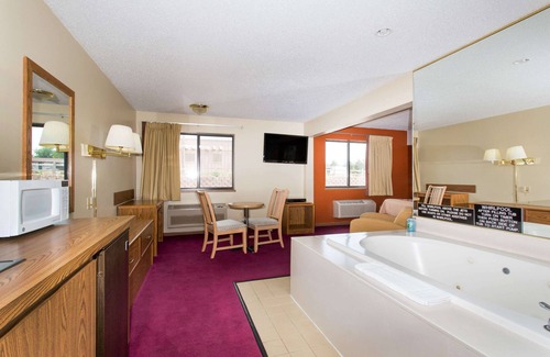 Chadron Hotel | Super 8 by Wyndham Chadron NE
