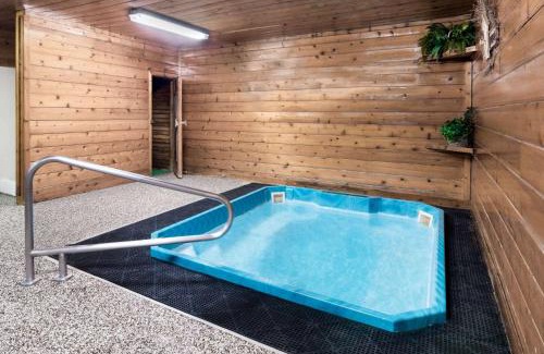 Chamberlain Hotel | Super 8 by Wyndham Chamberlain SD