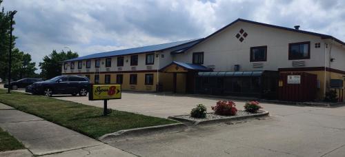 Champaign Hotel | Super 8 by Wyndham Champaign