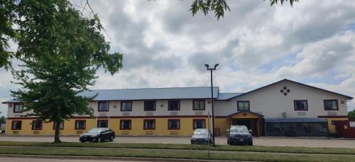Champaign Hotel | Super 8 by Wyndham Champaign