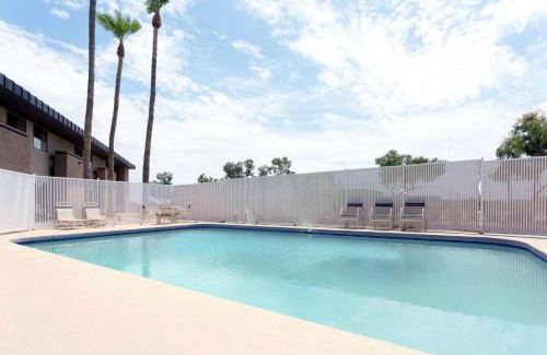 Chandler Hotel | Super 8 by Wyndham Chandler Phoenix