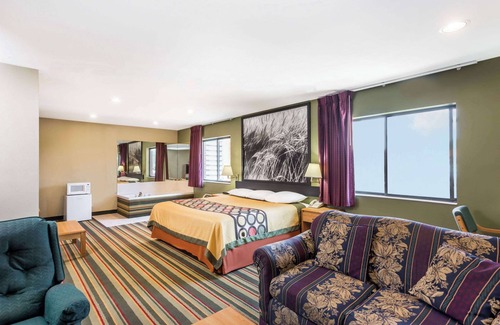 Chanute Hotel | Super 8 by Wyndham Chanute