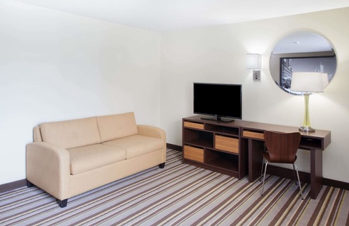 River Grove Hotel | Super 8 by Wyndham Chicago/Rosemont/O'Hare/SE