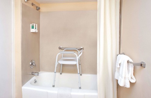 River Grove Hotel | Super 8 by Wyndham Chicago/Rosemont/O'Hare/SE