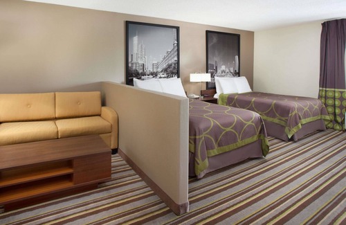 River Grove Hotel | Super 8 by Wyndham Chicago/Rosemont/O'Hare/SE