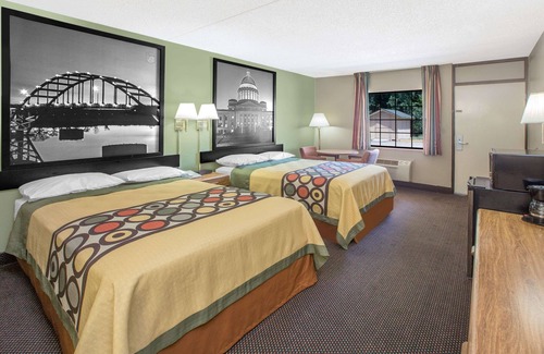 Clarksville Hotel | Super 8 by Wyndham Clarksville AR