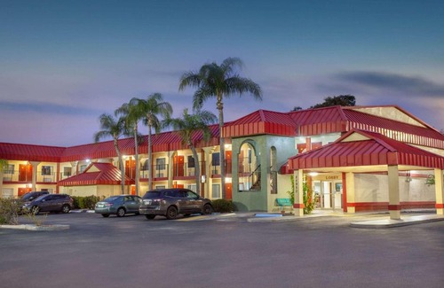 Clearwater Hotel | Super 8 by Wyndham Clearwater/US Hwy 19 N