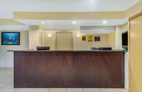 Clearwater Hotel | Super 8 by Wyndham Clearwater/US Hwy 19 N