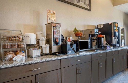 Clinton Hotel | Super 8 by Wyndham Clinton