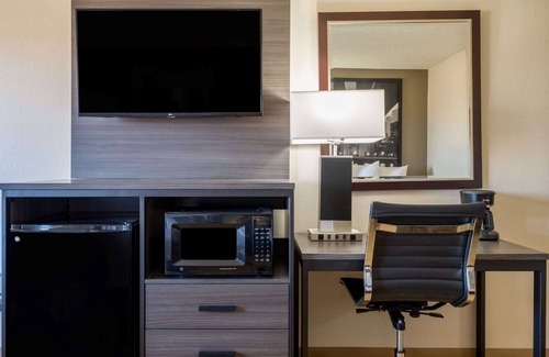 Clinton Hotel | Super 8 by Wyndham Clinton