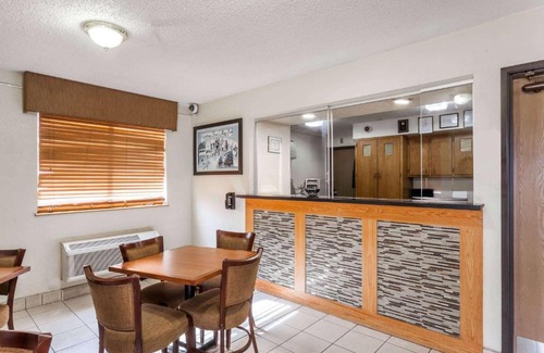 College Park Hotel | Super 8 by Wyndham College Park Wash DC Area