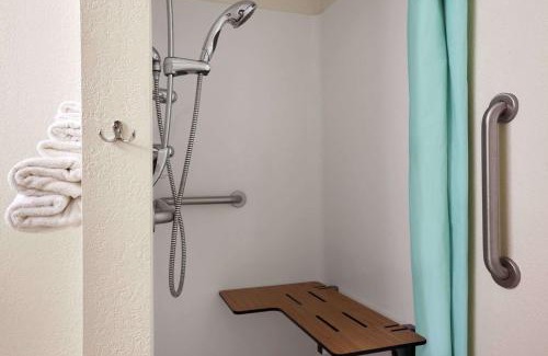 Collinsville Hotel | Super 8 by Wyndham Collinsville St. Louis