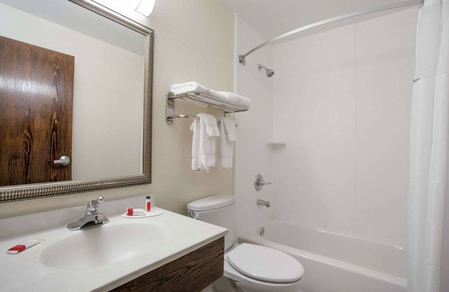 College Park Hotel | Super 8 by Wyndham College Park Wash DC Area