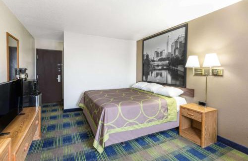Columbus Hotel | Super 8 by Wyndham Columbus