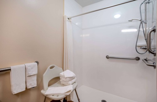 Columbus Hotel | Super 8 by Wyndham Columbus West