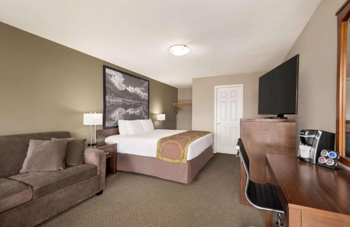 Courtenay Hotel | Super 8 by Wyndham Courtenay