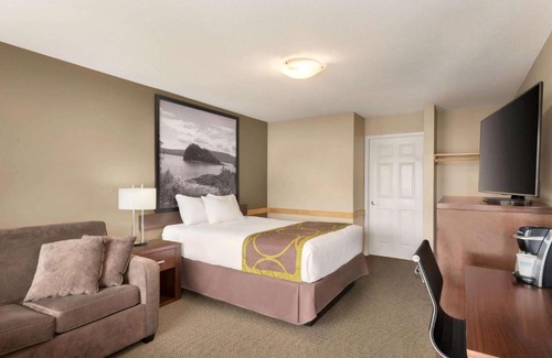 Courtenay Hotel | Super 8 by Wyndham Courtenay